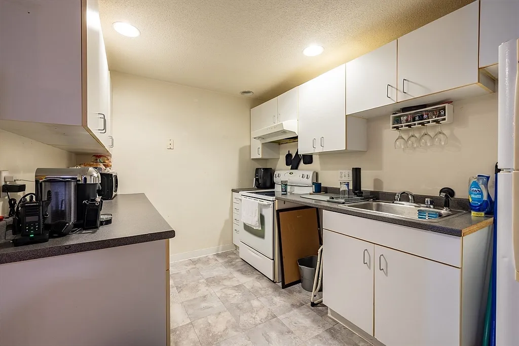 336 Adams St #22 - Photo 3 of 8