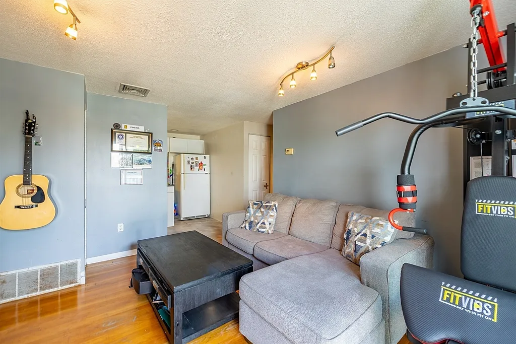 336 Adams St #22 - Photo 4 of 8