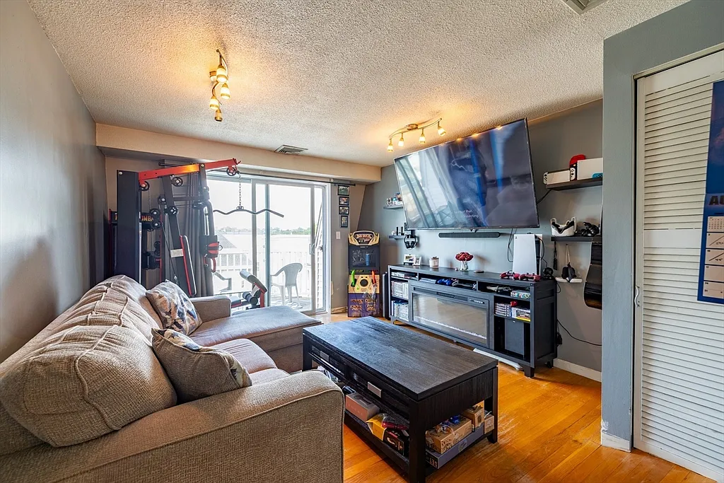 336 Adams St #22 - Photo 5 of 8