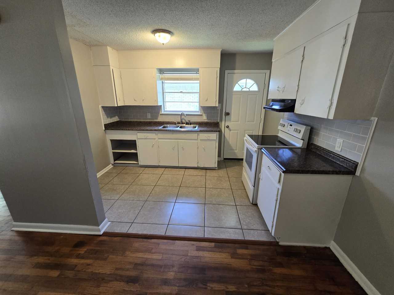 3608 Willow St - Photo 5 of 12