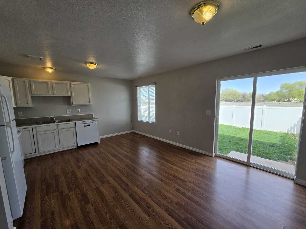 3530 Greenfield Dr - Photo 6 of 16