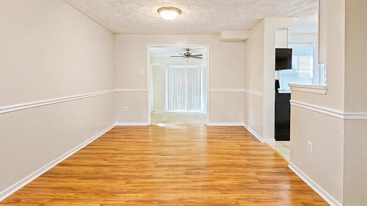 7416 Kilcreggan Ter - Photo 4 of 23