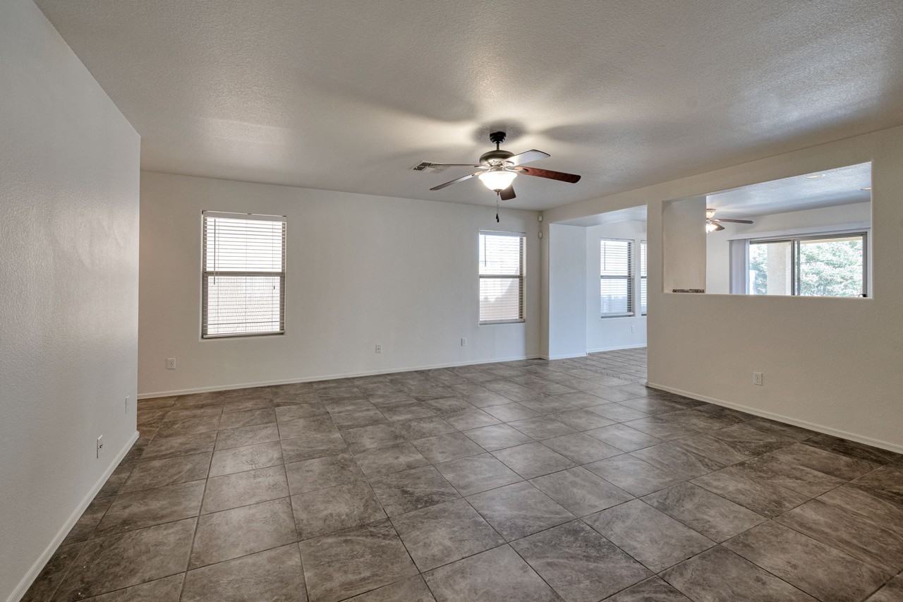 757 E Cowboy Cove Trl - Photo 3 of 24