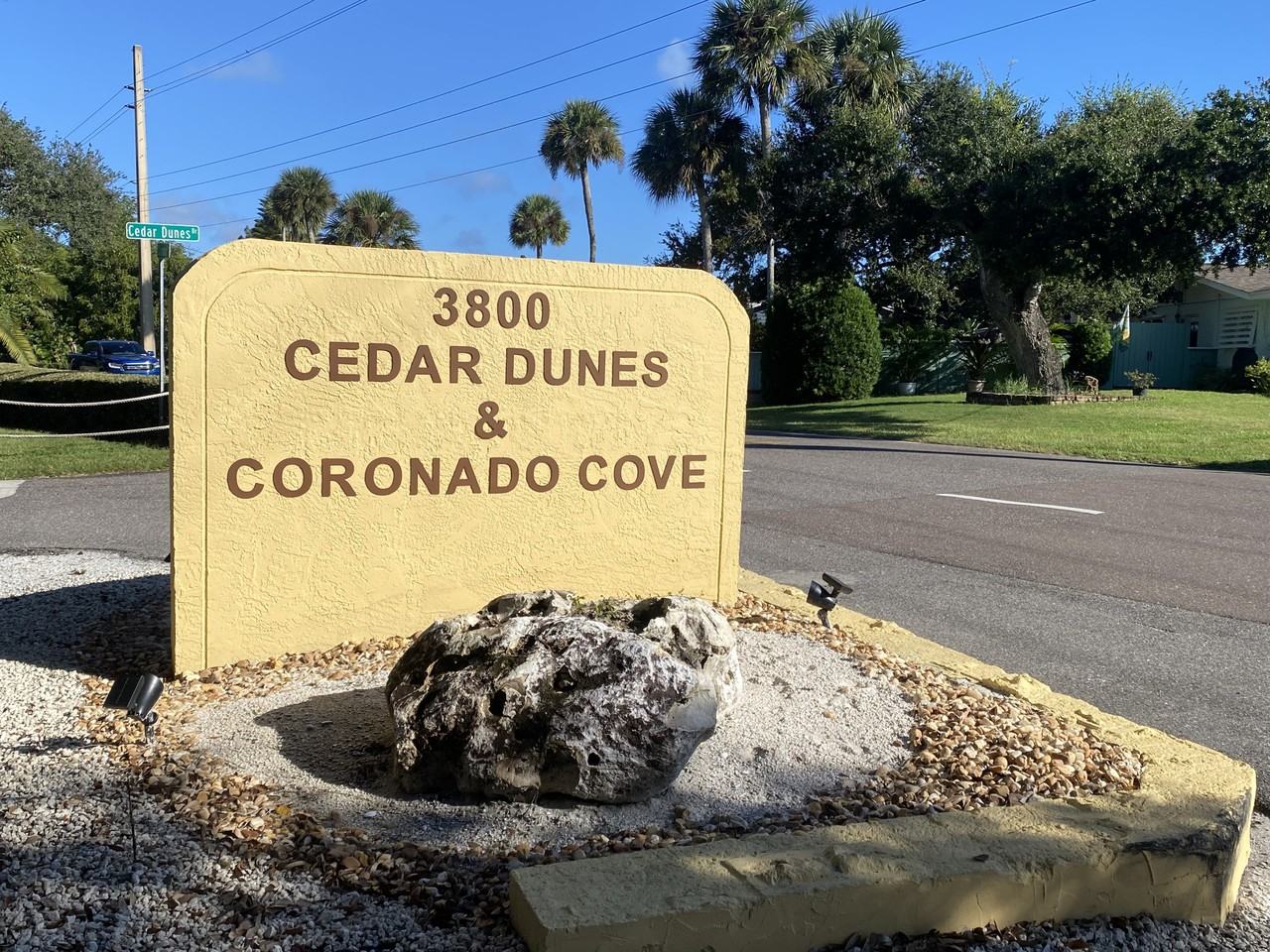 3810 Saxon Dr - Photo 2 of 21