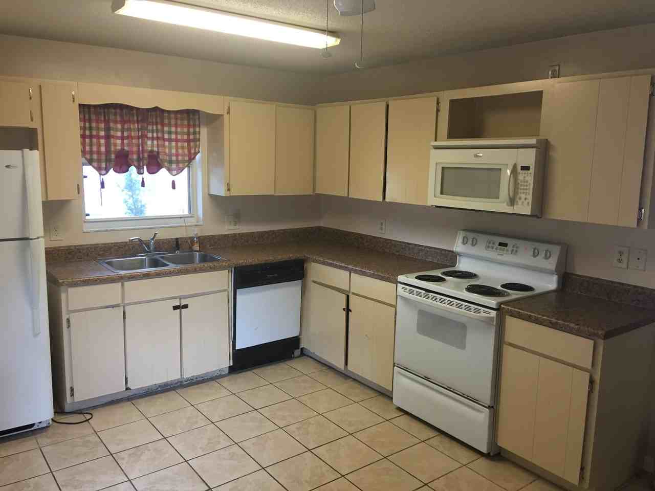 2829 Nordman Ave - Photo 4 of 25