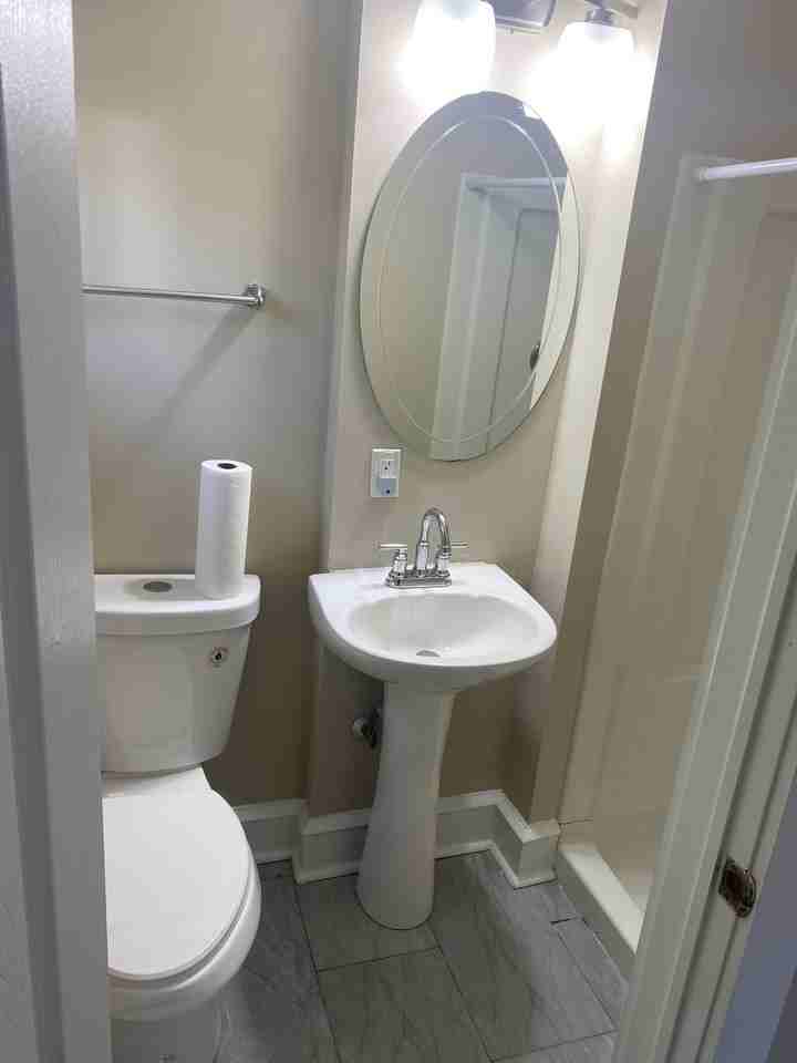 1227 Linden St - Photo 5 of 9