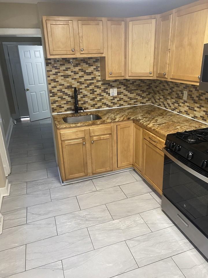 1227 Linden St - Photo 7 of 9