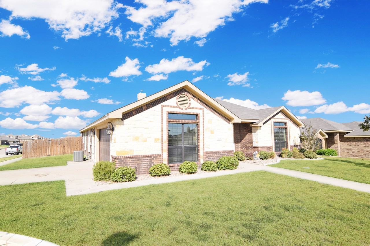 3701 Breeder Ln - Photo 2 of 22