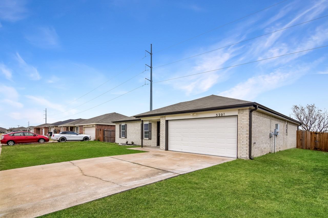 3201 Tom Lockett Dr - Photo 3 of 21