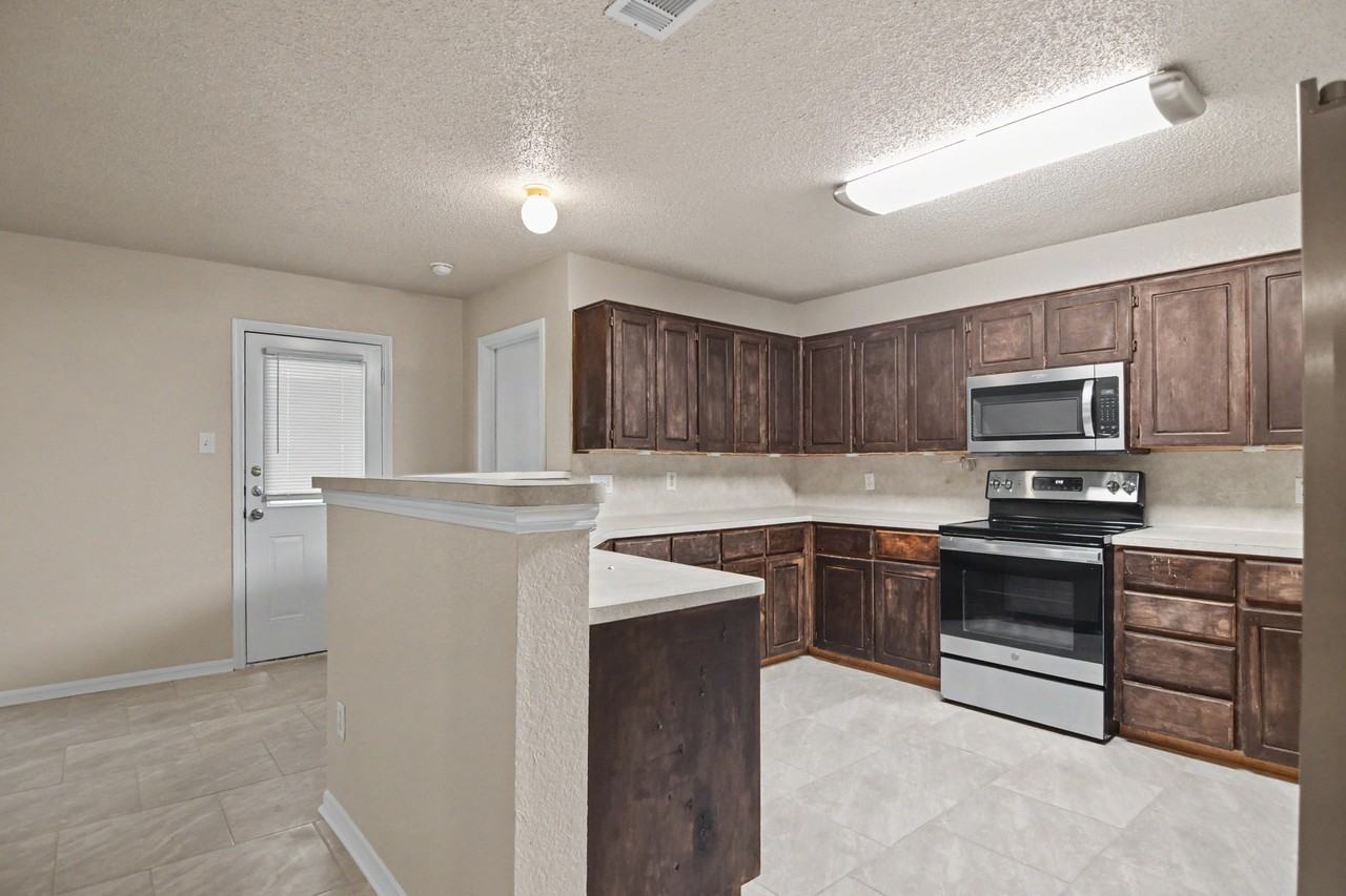 3201 Tom Lockett Dr - Photo 4 of 21