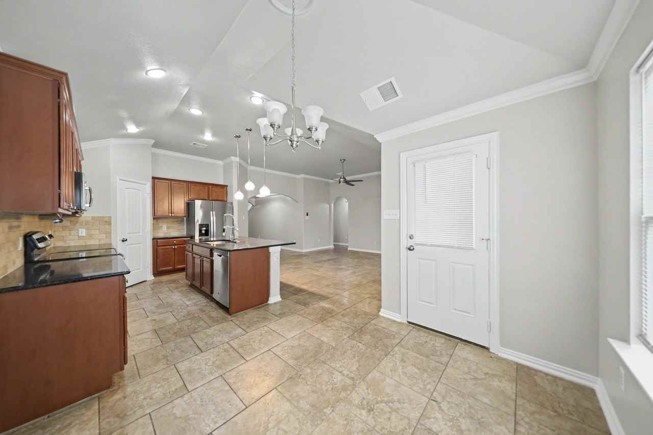 3700 Cotton Patch Dr - Photo 5 of 29