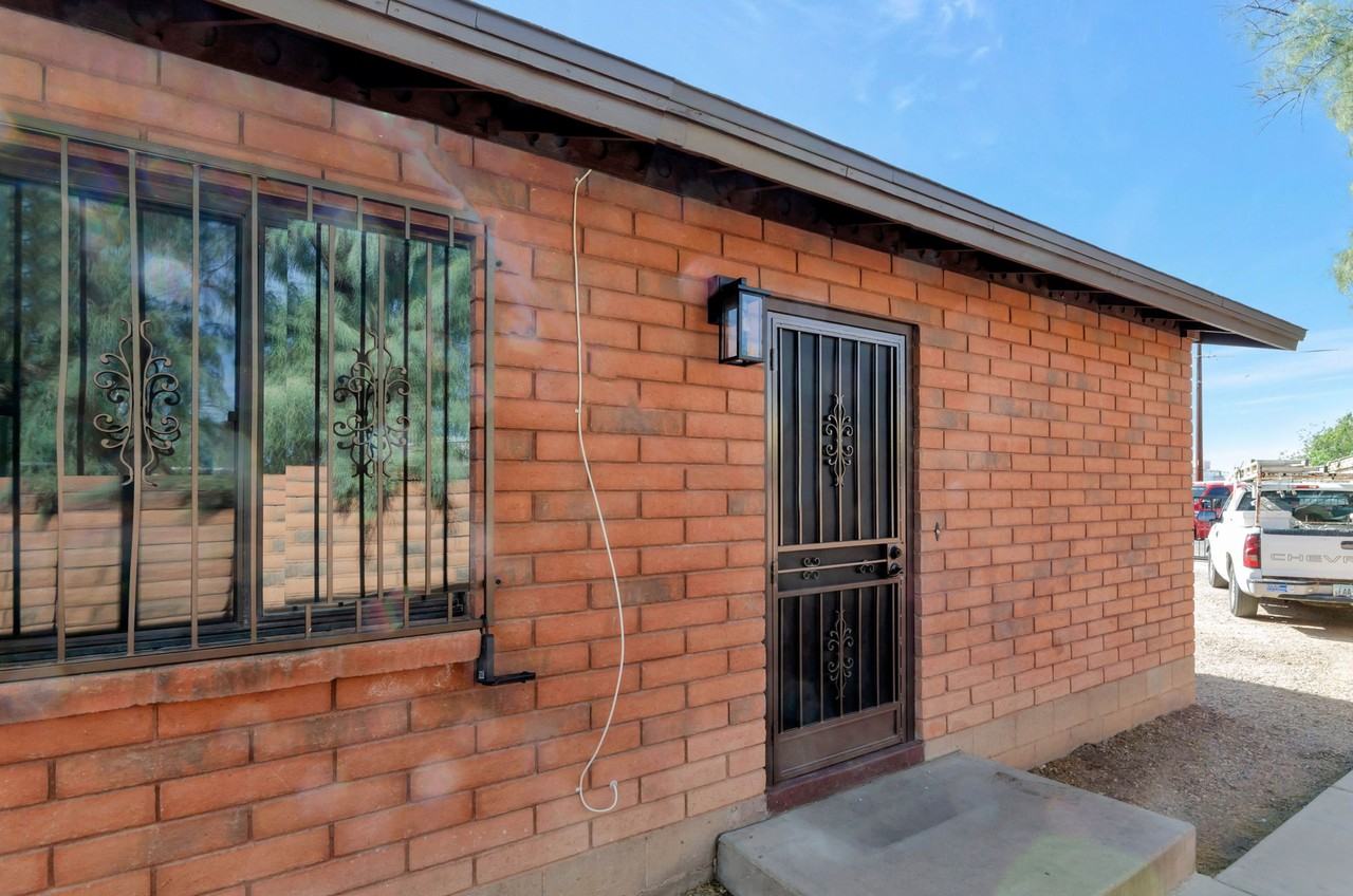 425 W 26th St #1 - Photo 2 of 25