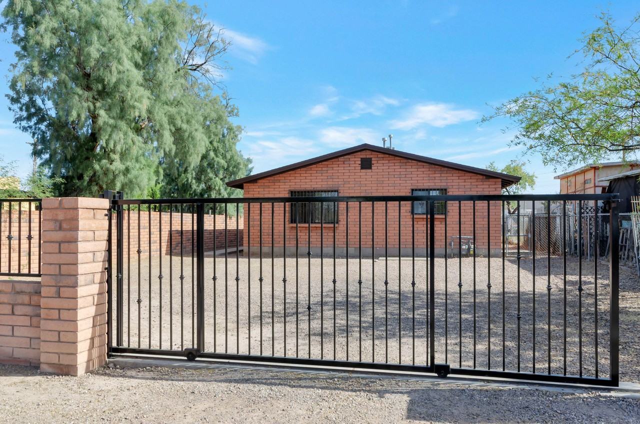 425 W 26th St #1 - Photo 4 of 25