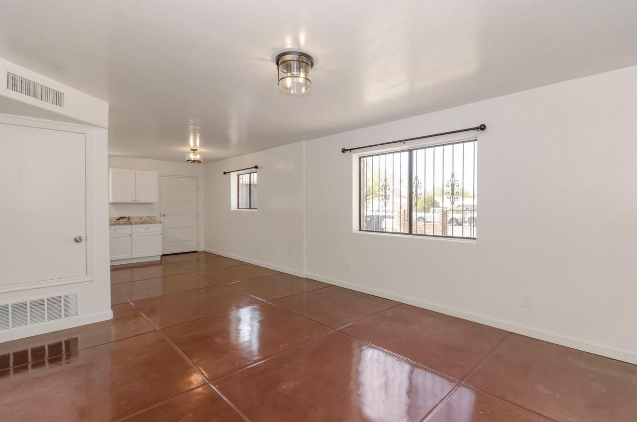 425 W 26th St #1 - Photo 6 of 25