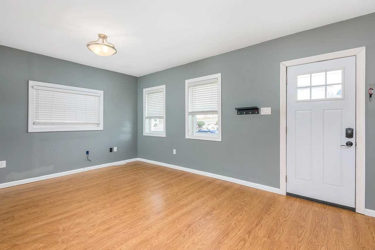 3102 Grimes Ave - Photo 3 of 20