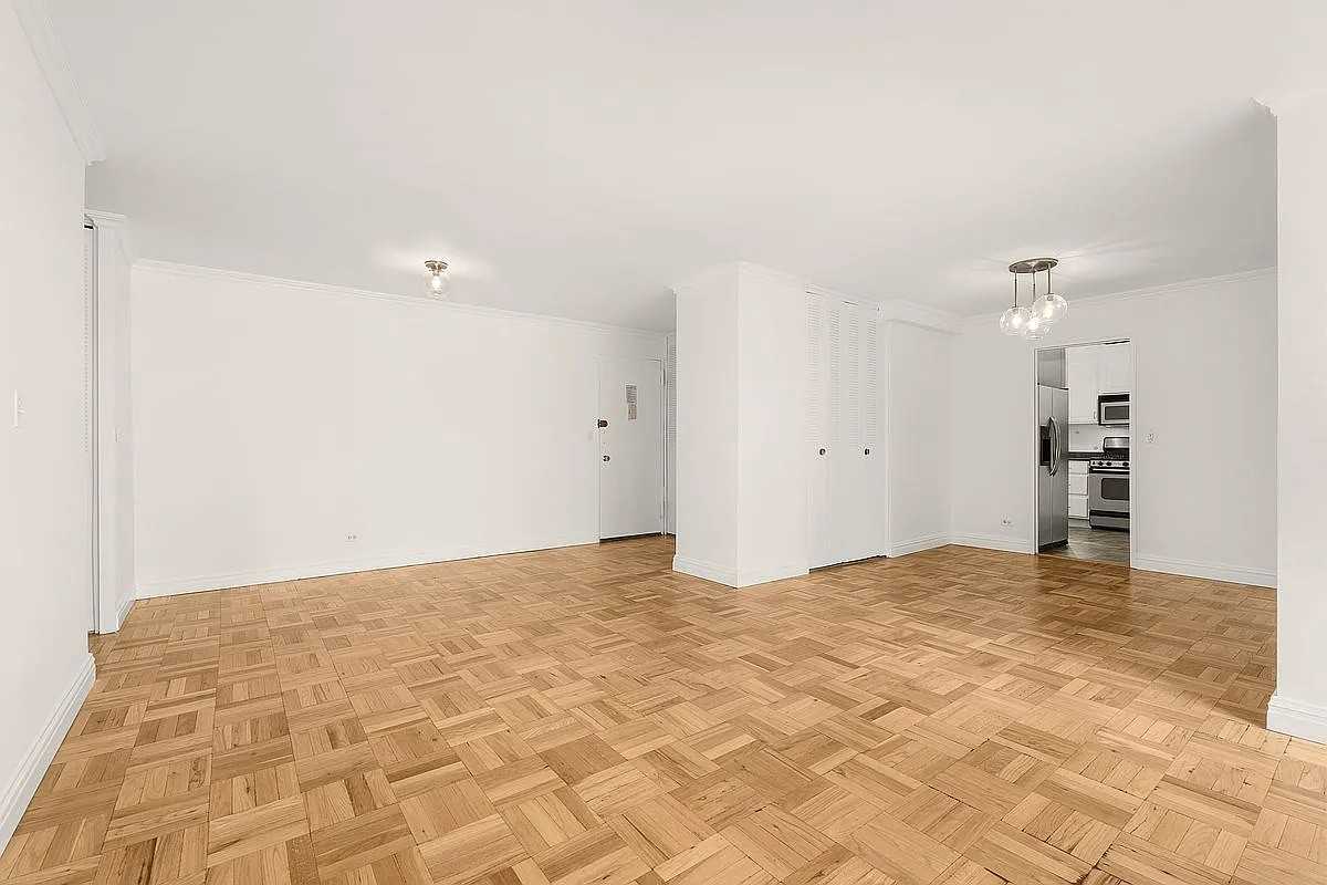 15 W 72nd St - Photo 2 of 5