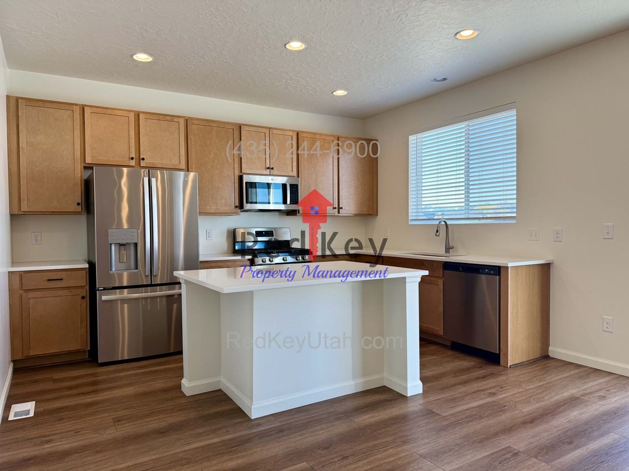 1529 N Baen Way - Photo 3 of 30