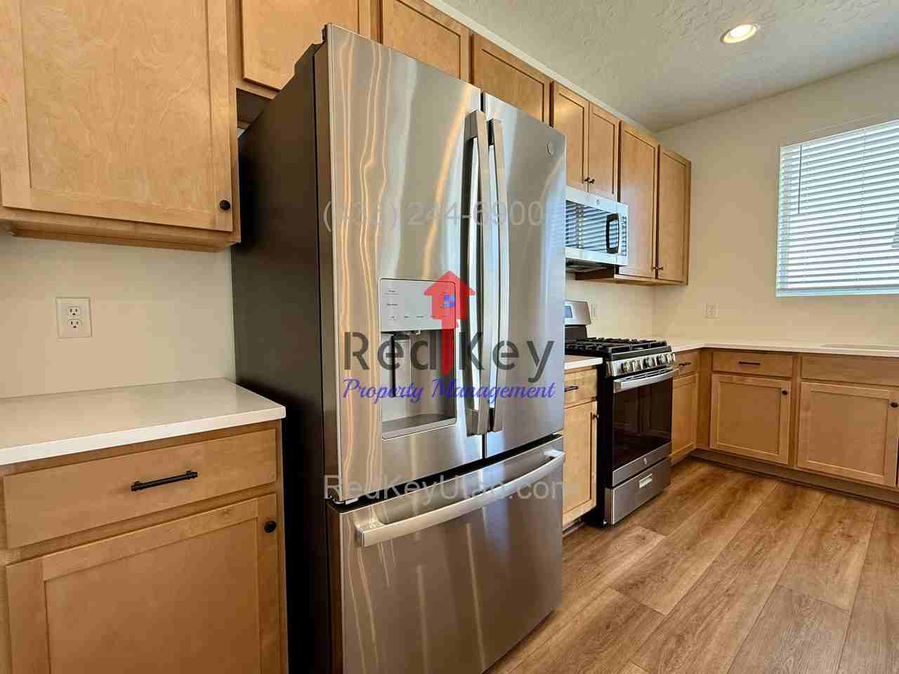 1529 N Baen Way - Photo 4 of 30