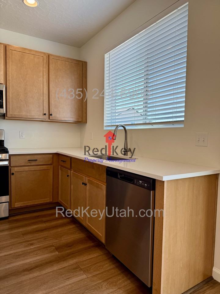 1529 N Baen Way - Photo 5 of 30