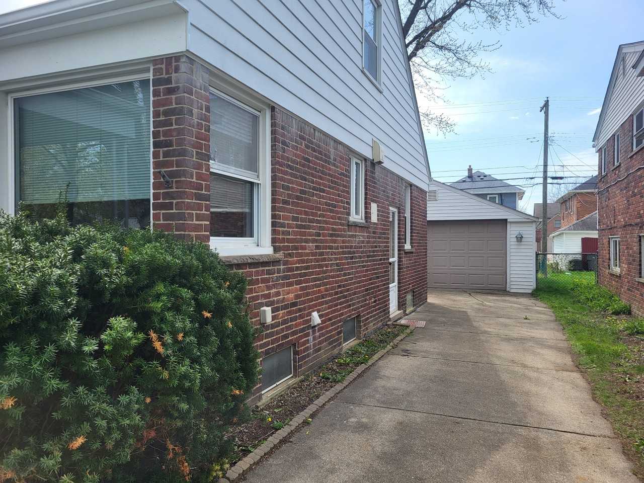 22155 Nowlin St - Photo 2 of 19