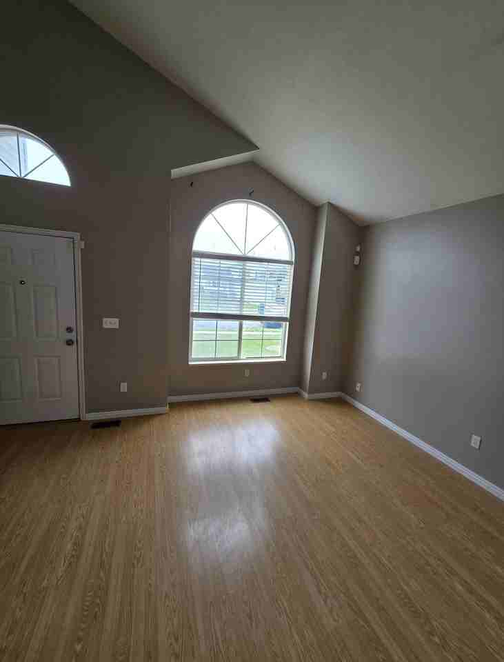 3764 Ws - Photo 3 of 10