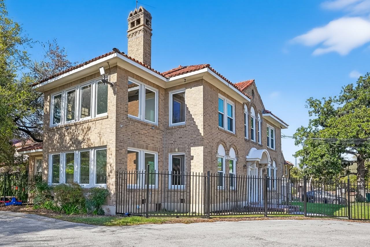 3410 Austin St - Photo 2 of 44