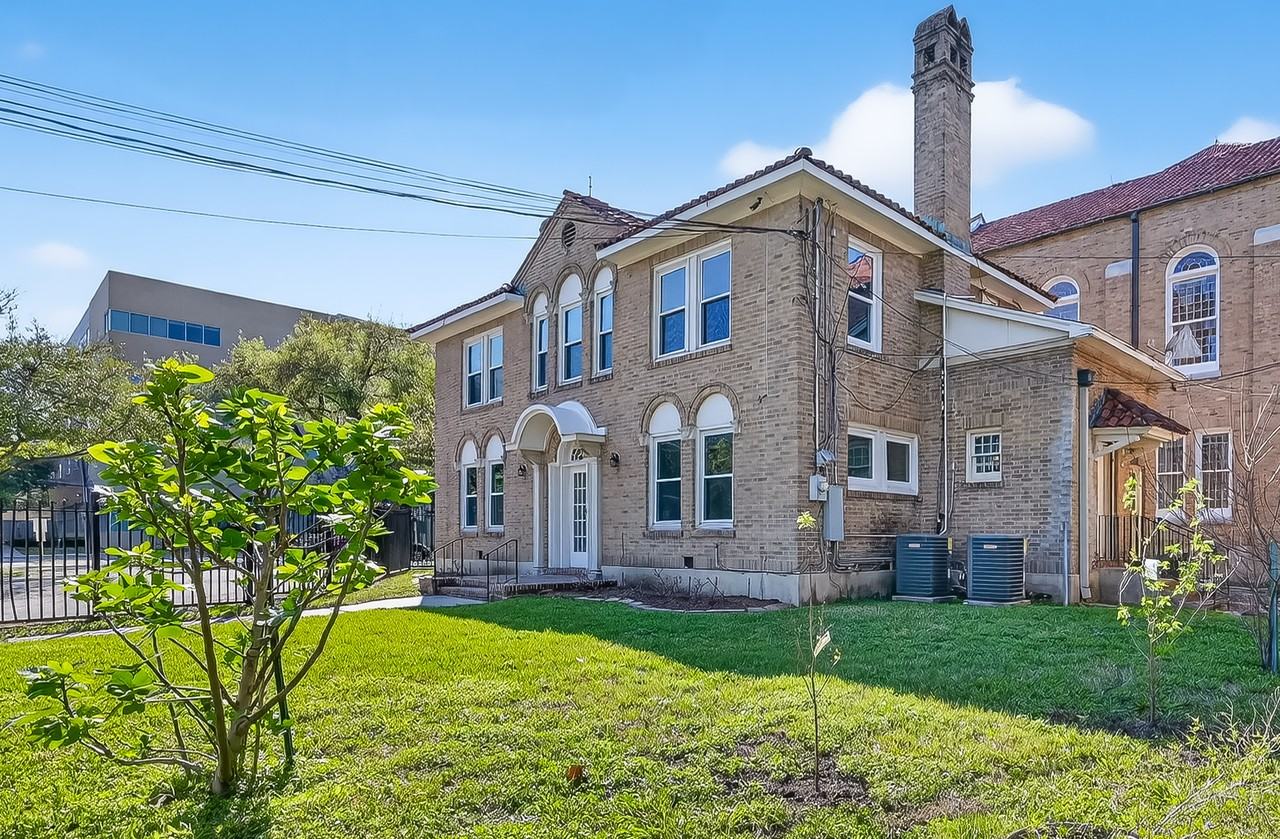 3410 Austin St - Photo 4 of 44