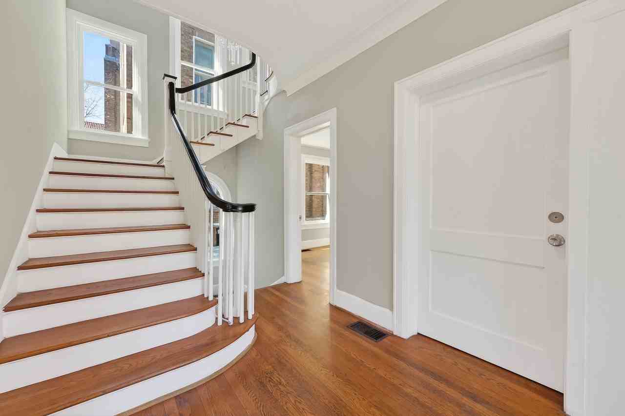 3410 Austin St - Photo 7 of 44