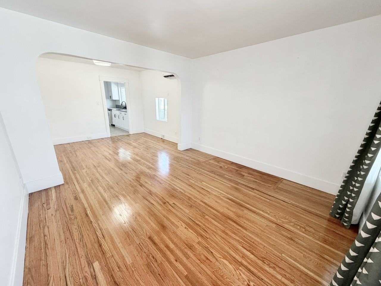 467 Margaret Ave - Photo 4 of 50