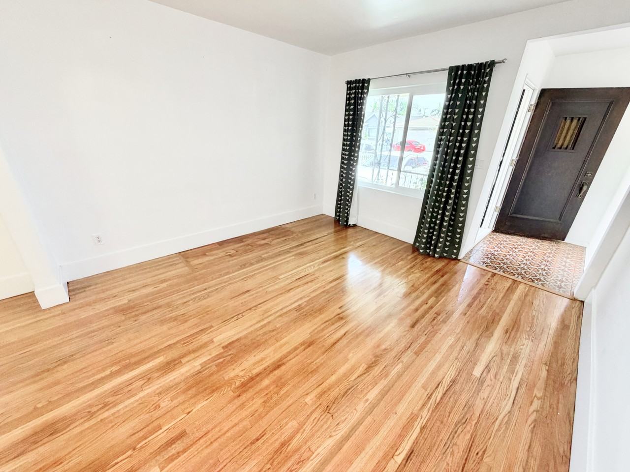 467 Margaret Ave - Photo 5 of 50