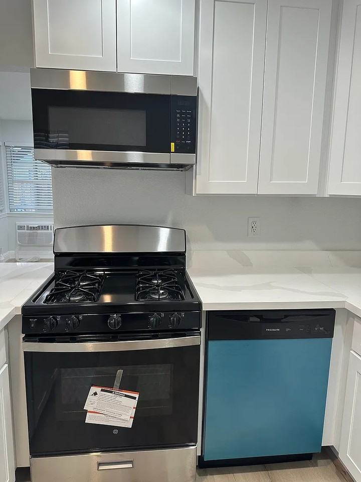 1350 Warburton Ave - Photo 4 of 9