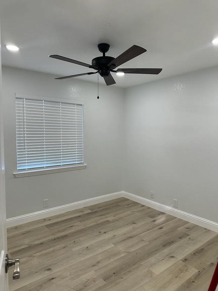 1350 Warburton Ave - Photo 5 of 9