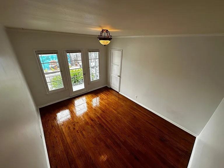 515 Rose Ave #1 - Photo 7 of 14