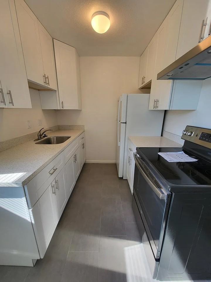 2334 Browning St #3 - Photo 4 of 11