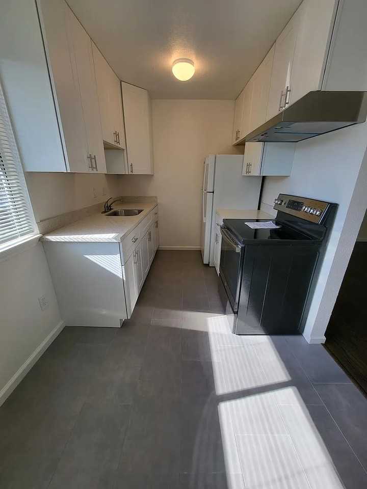 2334 Browning St #3 - Photo 5 of 11