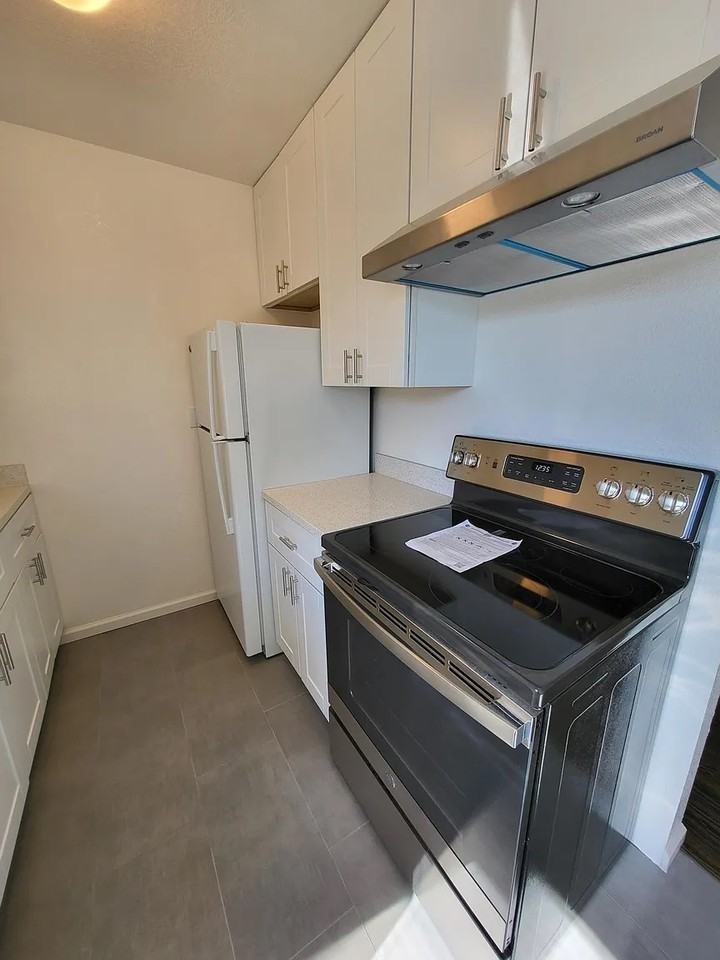 2334 Browning St #3 - Photo 7 of 11