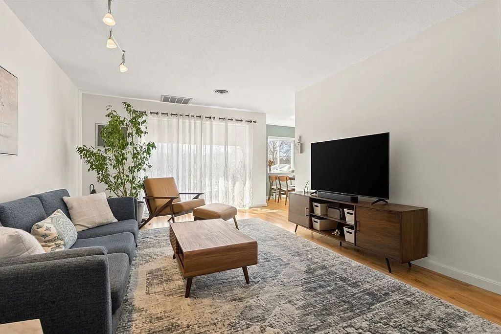 1206 Greendale Ave #217 - Photo 4 of 15