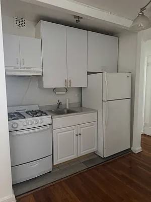 3727 86Th St - Photo 2 of 16