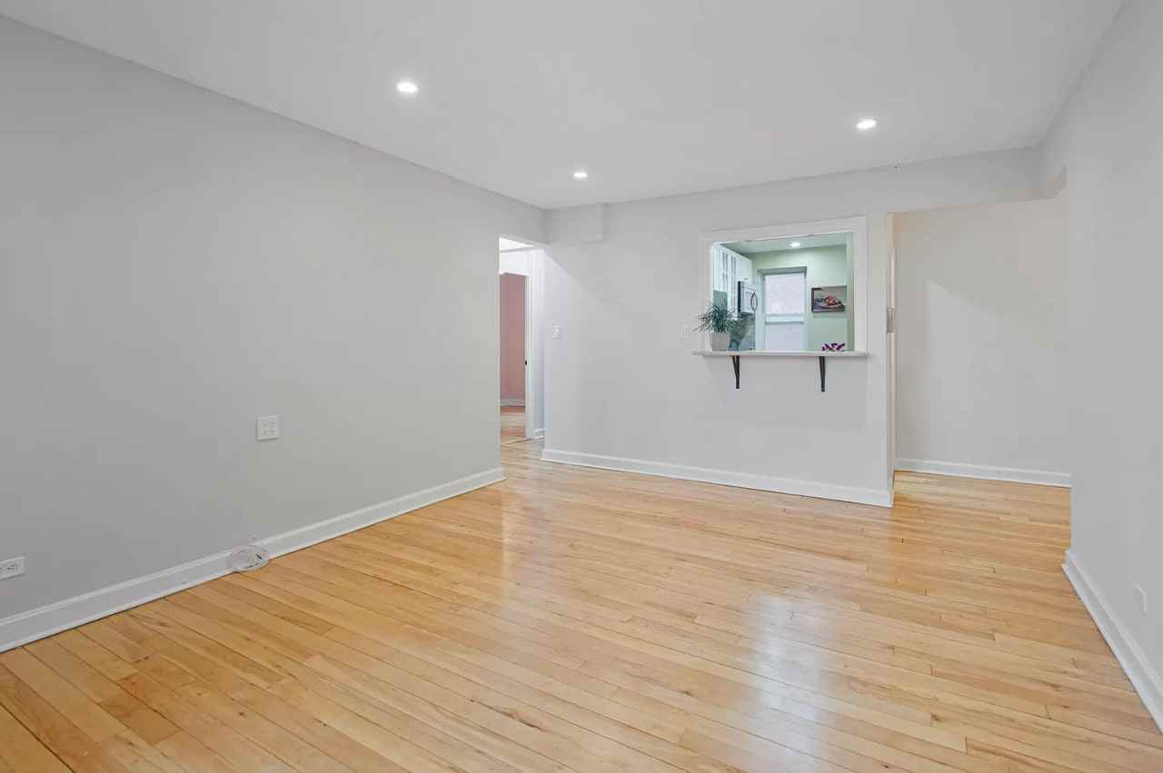 3925 51St St - Photo 2 of 9