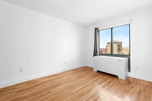 4235 Main St - Photo 4 of 10