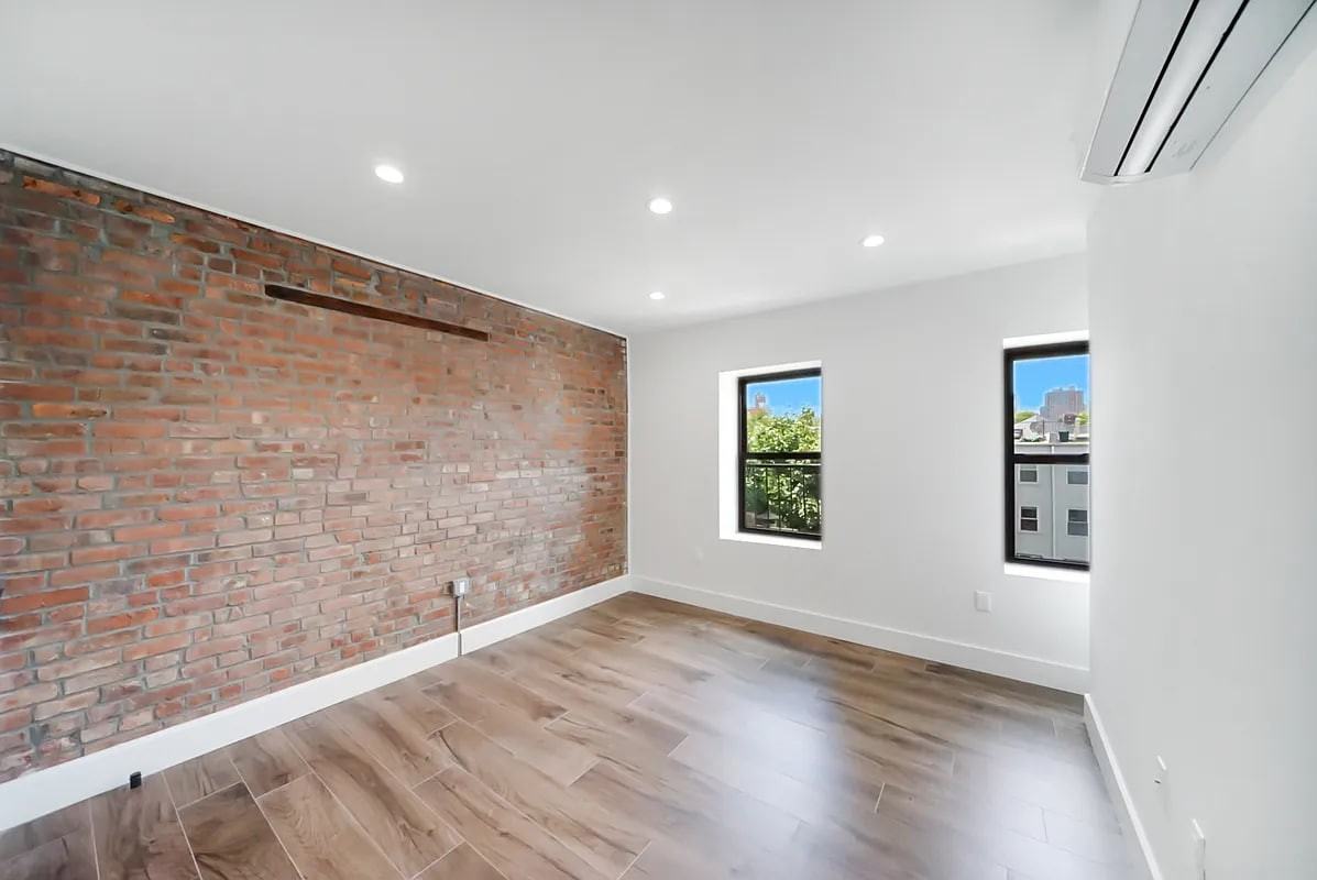 104 Clinton Ave - Photo 6 of 9