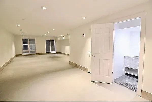 108 Jefferson Ave - Photo 3 of 11