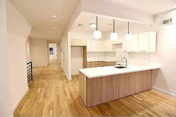 108 Jefferson Ave - Photo 5 of 11