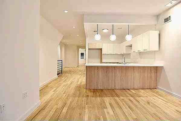 108 Jefferson Ave - Photo 6 of 11