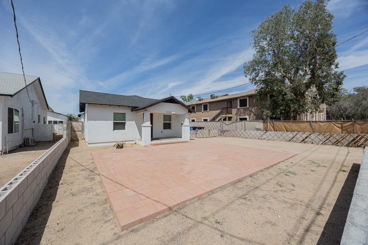 4130 N Longview Ave - Photo 3 of 3