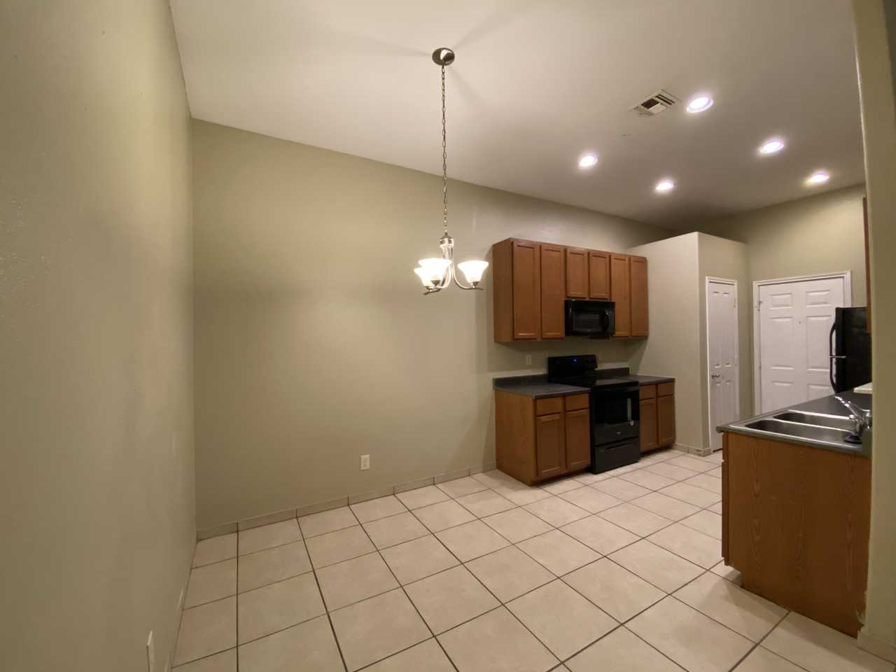 1411A Martin St - Photo 2 of 9