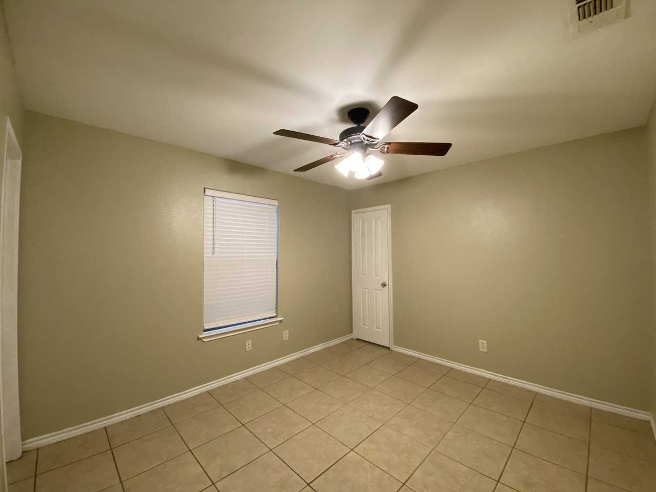 1411A Martin St - Photo 5 of 9
