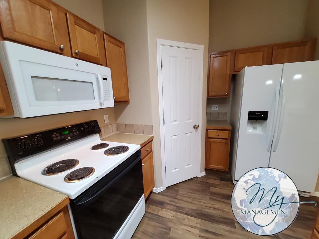 1128 Fiesta Way - Photo 4 of 33