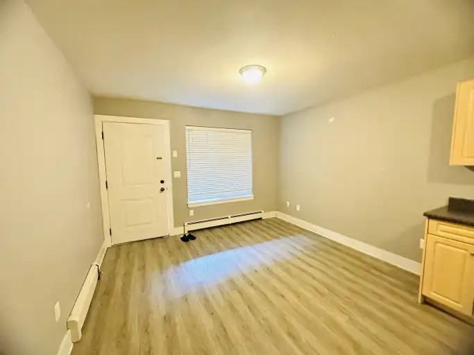 9751 160a St #BS2 - Photo 2 of 6