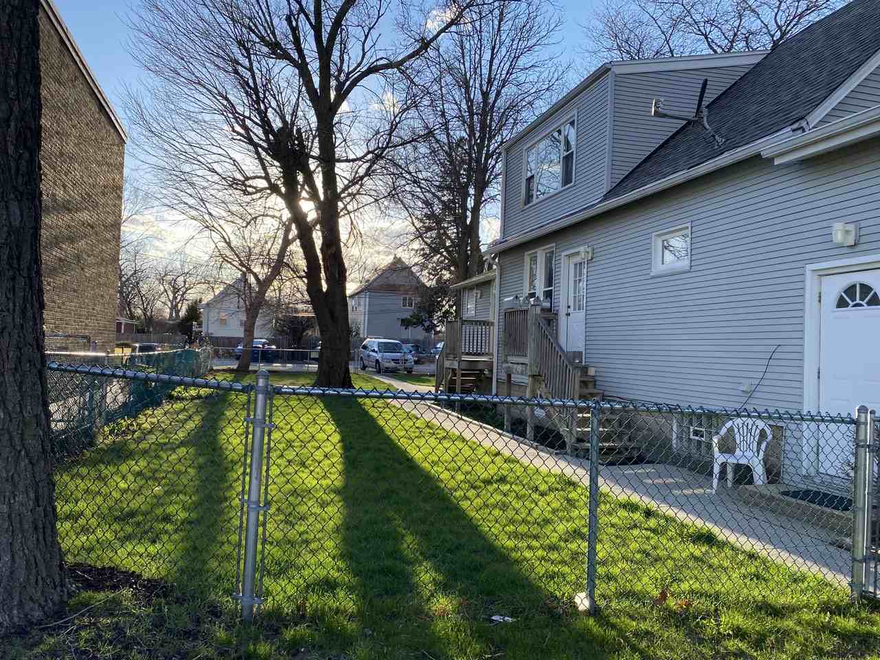 1952 S Chestnut St - Photo 2 of 15